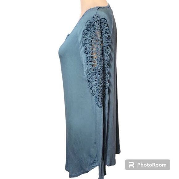 Zenana Premium Women's Long Sleeve Turquoise Embroidered Sleeve Half Button Top - Picture 4 of 7